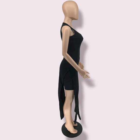 two-piece fashion top and shorts - Picture 2 of 4